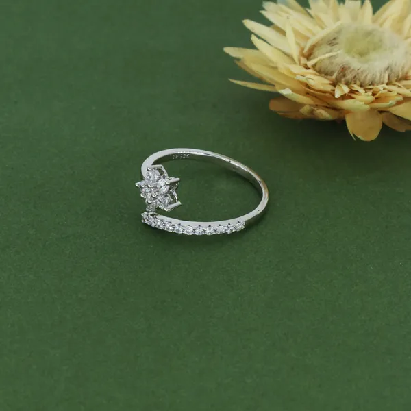 Crystal_Flutter_Ring_Silver_925