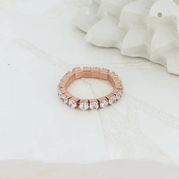 Elegant_Rose_Gold_Stone_Band_Silver_925