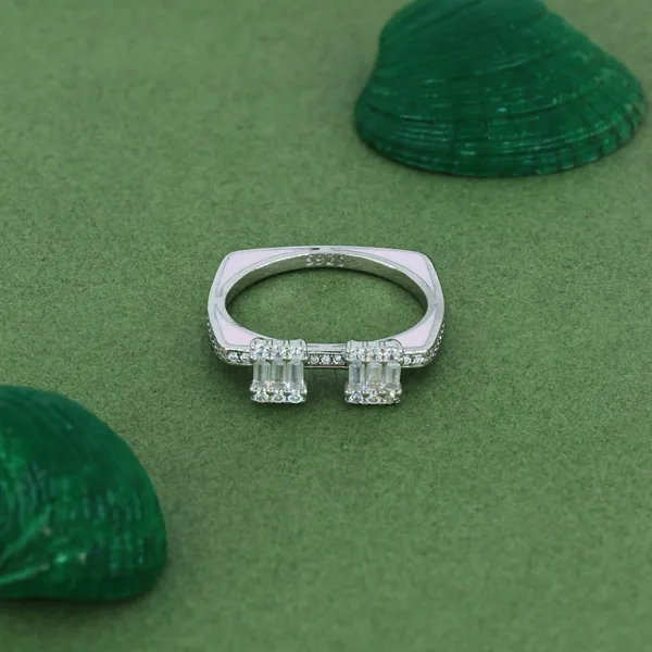 Luxury_Baguette_Cut_Silver_Ring_Silver_925