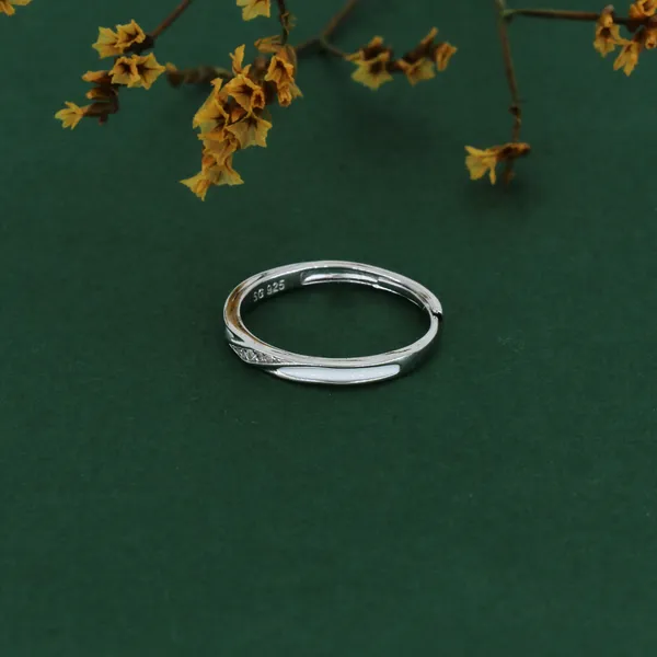 Elegant_Crossover_Crystal_Ring_Silver_925