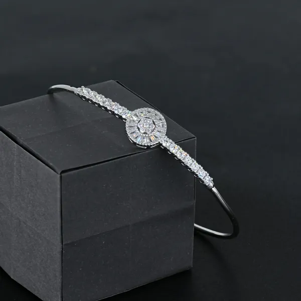 Elegant_Round_Crystal_Open_Bracelet_Silver_925