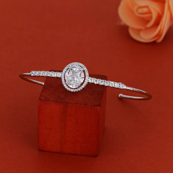Elegant_Oval_Crystal_Open_Bracelet_Silver_925