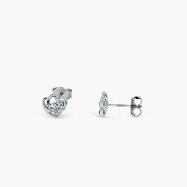 Minimal_Heart_Shape_Stud_Earrings_Silver_925