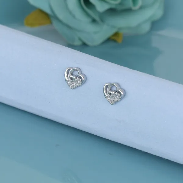 Minimal_Heart_Shape_Stud_Earrings_Silver_925