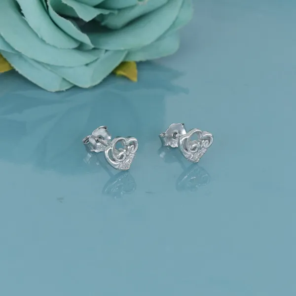 Minimal_Heart_Shape_Stud_Earrings_Silver_925