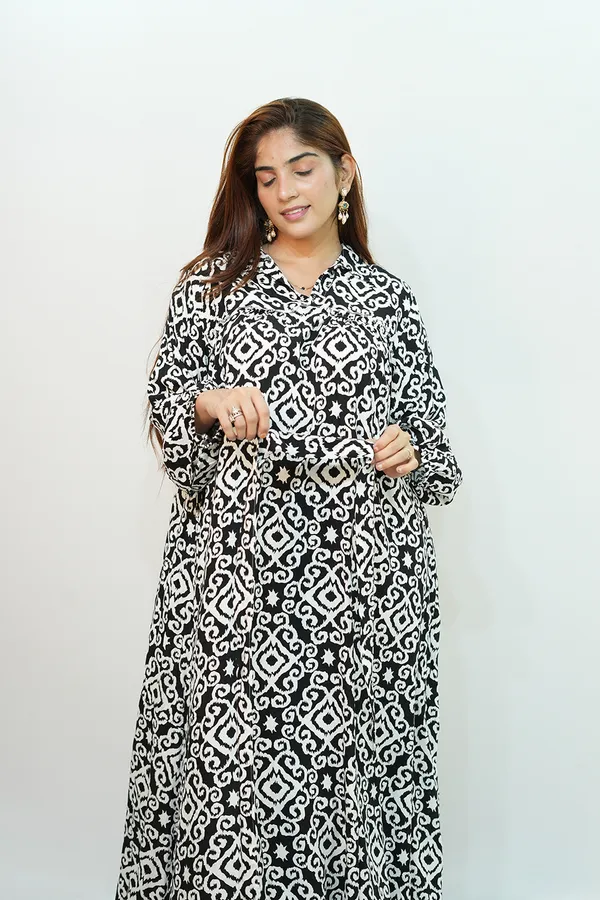 Black_White_Viscose_Rayon_Printed_Gown_For_Women