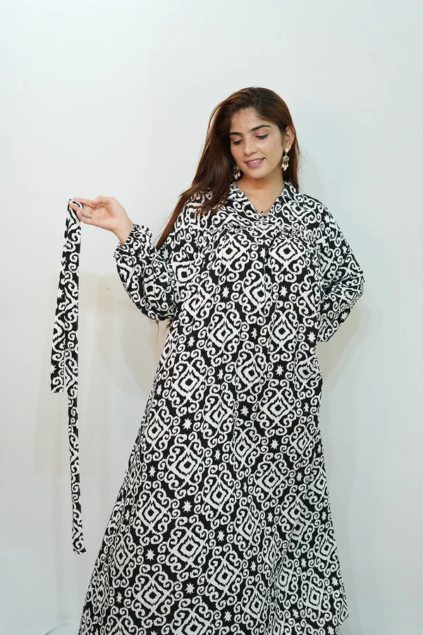 Black_White_Viscose_Rayon_Printed_Gown_For_Women