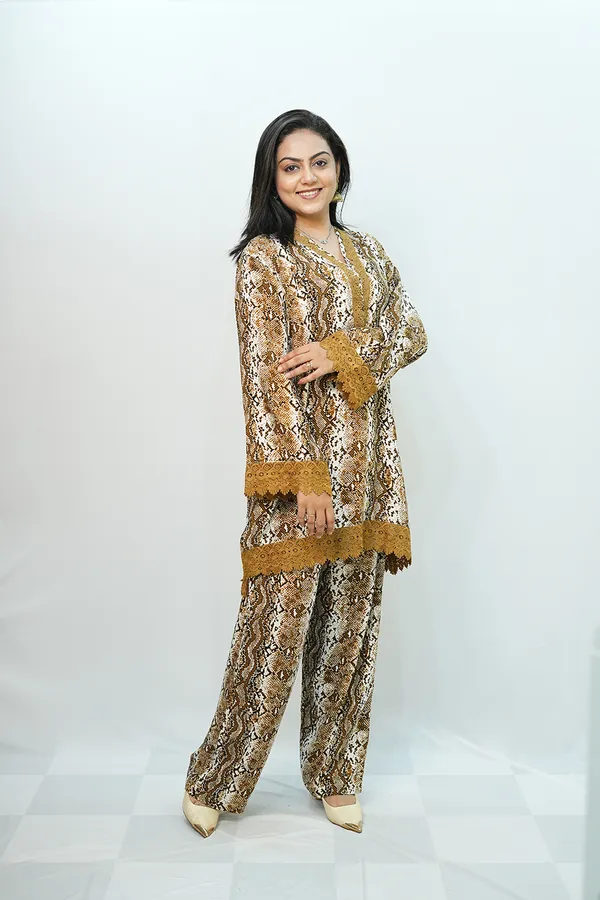 Yellow_White_Viscose_Rayon_Co_Ords_Set_For_Women