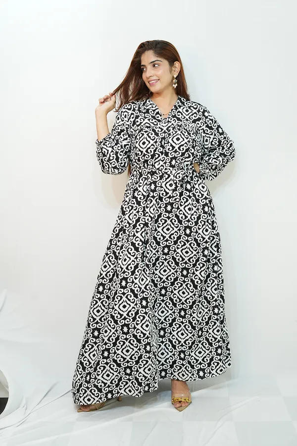 Black_White_Viscose_Rayon_Printed_Gown_For_Women