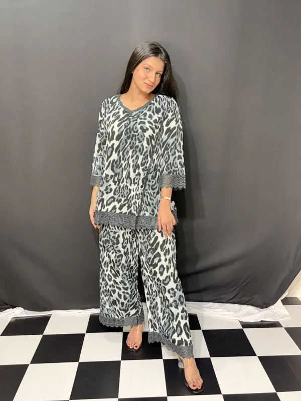 White_Black_Viscose_Rayon_Leopard_Print_Lace_Trim_Co_Ords_Set_For_Women