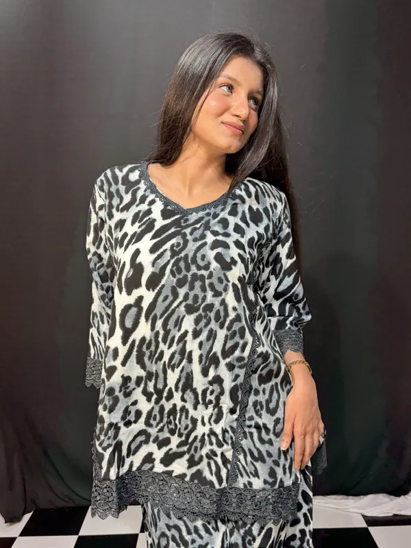 White_Black_Viscose_Rayon_Leopard_Print_Lace_Trim_Co_Ords_Set_For_Women