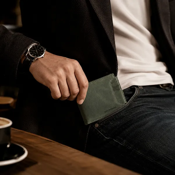 Olive_Green_Genuine_Leather_Bifold_Wallet_For_Men