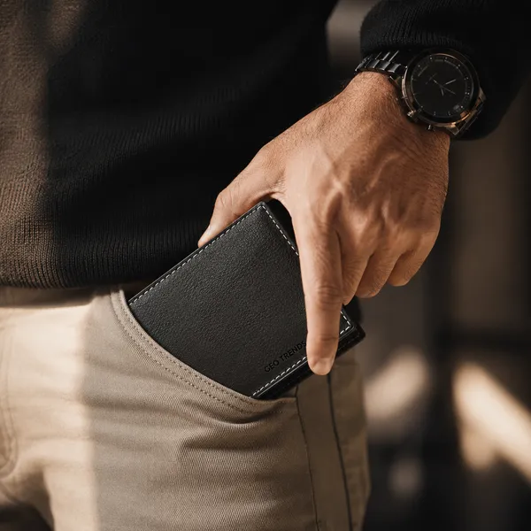 Black_Genuine_Leather_Bi-Fold_Wallet_For_Men
