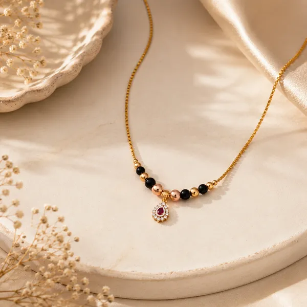 Gold_Brass_Square_Pendant_Chain_Necklace_For_Women