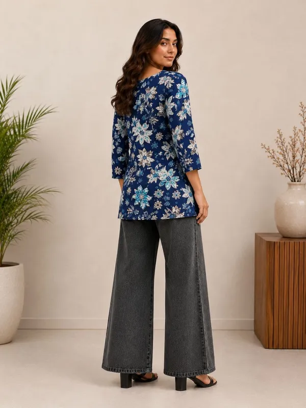 Blue_Vartican_Relaxed_Fit_Floral_Print_Short_Kurti_For_Women