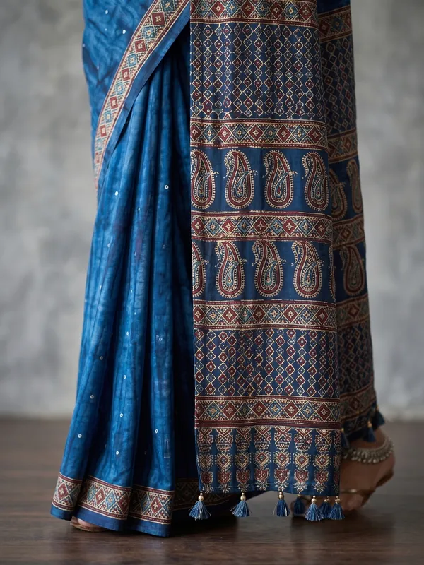 Silk_Prism_Print_with_mirror_work_saree