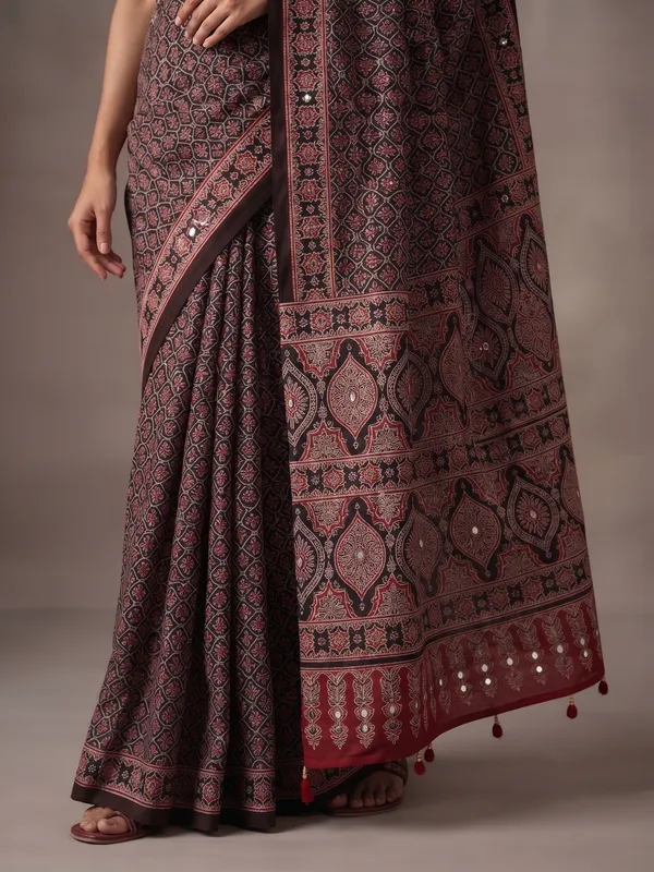 Silk_Ajrakh_print_with_mirror_work_saree