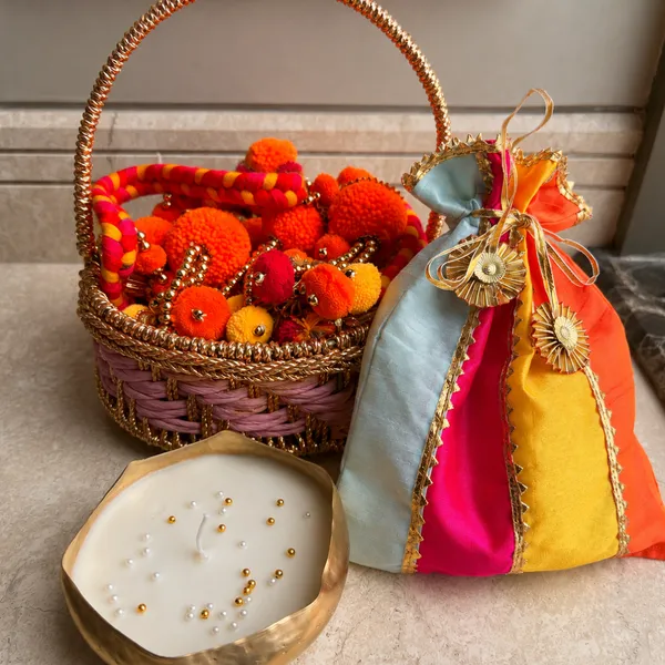 Metal_Festive_Diwali_Pink_Gift_Basket_With_Toran_&_Urli_Candle