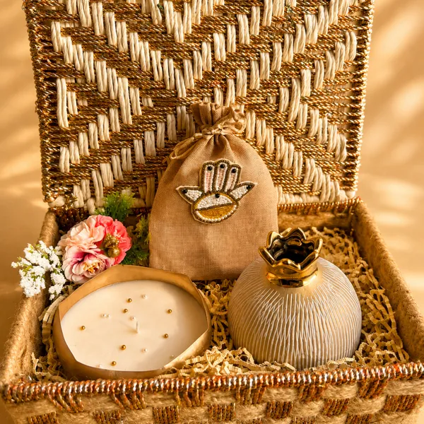 Swarn_Utsav_White_Gold_Urli_Candle_Pomegranate_Vase_Gift_Basket