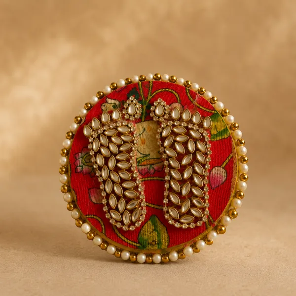 Metal_Jute_Festive_Red_Bomb_Candle_Dry_Fruit_Gift_Basket
