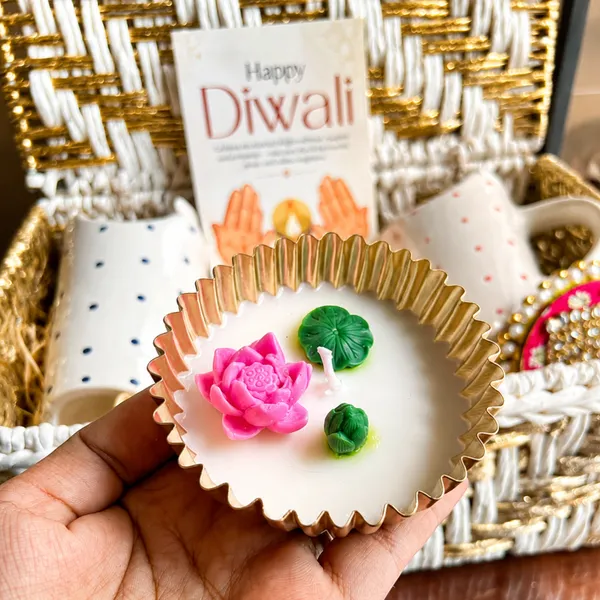 Artecasa_Red_&_Blue_Tumbler_Diwali_Gift_Hamper_With_Urli_Candle
