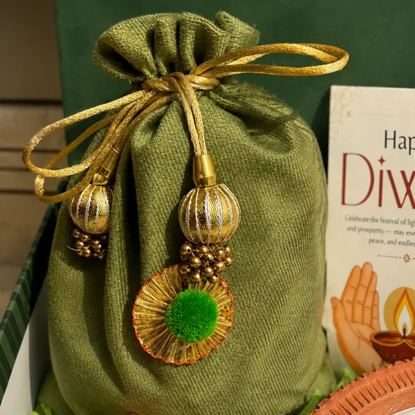 Wax_Festive_Terracotta_Candle_Shubh_Labh_Potli_Green_Gift_Box