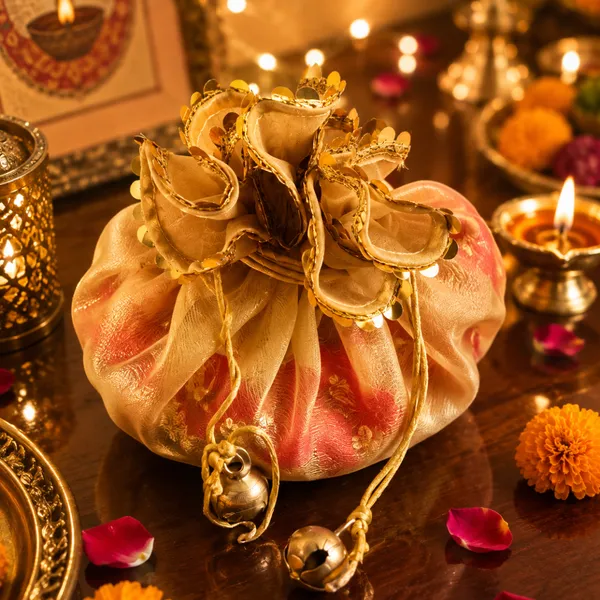 Jute_Festive_Golden_Potli_With_Pink_Toran