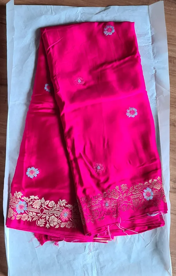 Pink_Silk_Floral_Embroidered_Zari_Border_Saree_For_Women