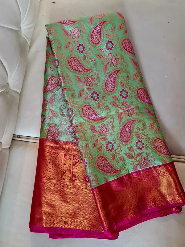 Green_Silk_Zari_Woven_Paisley_Print_Banarasi_Saree_For_Women