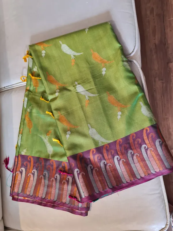 Green_Silk_Woven_Bird_Motif_Zari_Border_Saree_For_Women
