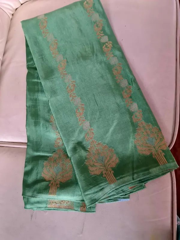 Green_Silk_Zari_Woven_Banarasi_Saree_With_Blouse_Piece