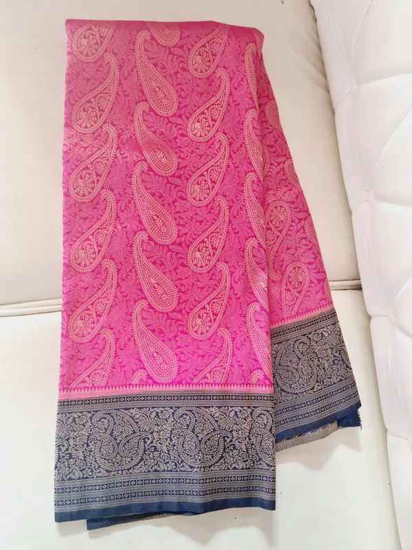 Pink_Silk_Paisley_Print_Saree_With_Navy_Border_For_Women