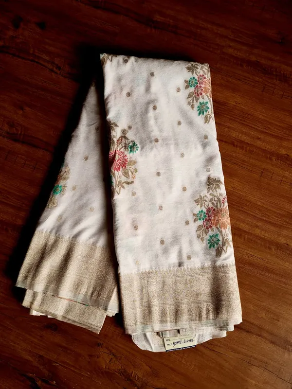 Off_White_Silk_Woven_Zari_Border_Floral_Saree_For_Women