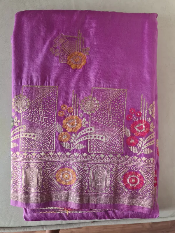 Purple_Raw_Silk_Woven_Floral_Zari_Pallu_Saree_For_Women