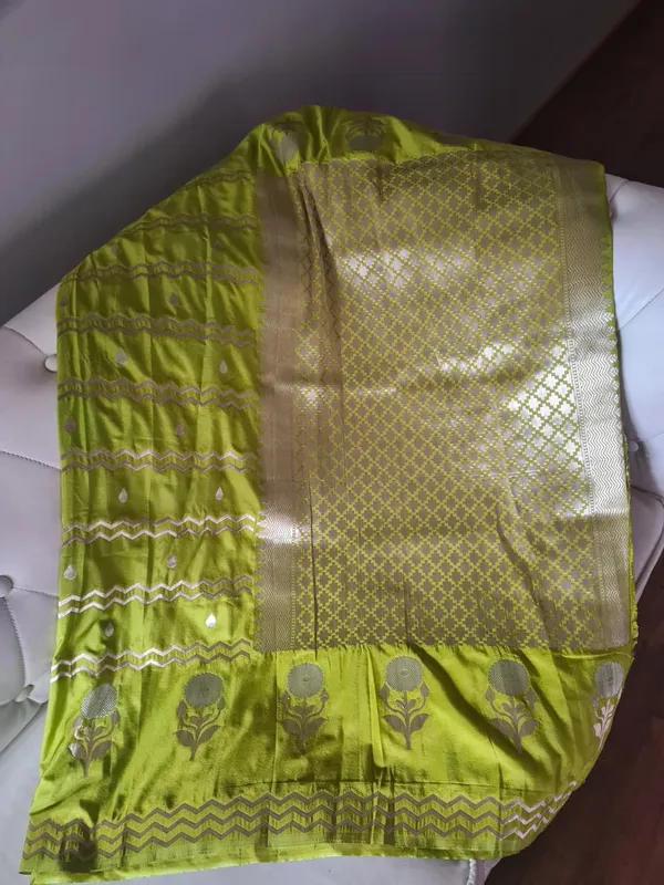 Green_Silk_Zari_Woven_Banarasi_Saree_For_Women