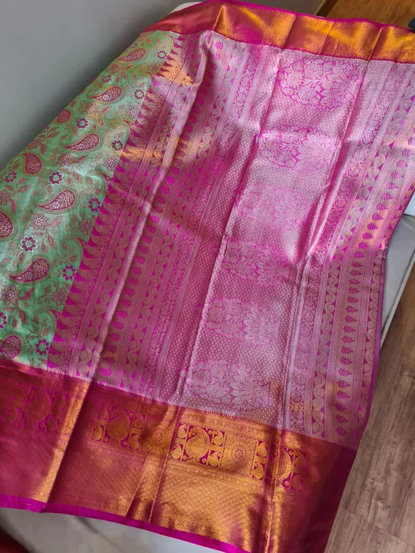 Green_Silk_Zari_Woven_Paisley_Print_Banarasi_Saree_For_Women