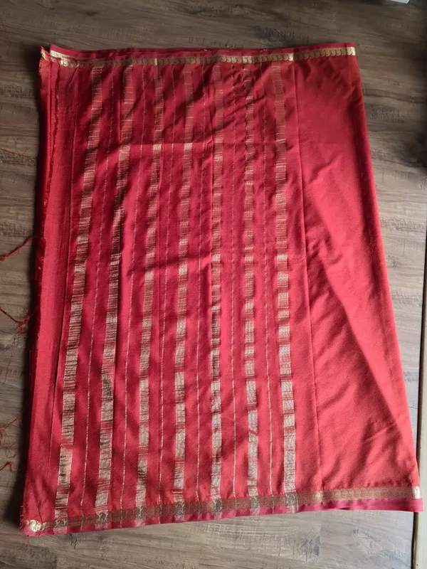 Brick_Red_Semi_Crepe_Gold_Zari_Striped_Saree_For_Women