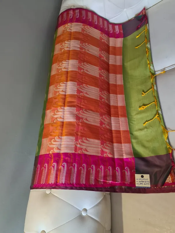 Green_Silk_Woven_Bird_Motif_Zari_Border_Saree_For_Women
