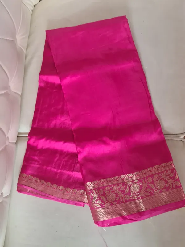 Pink_Silk_Zari_Border_Ethnic_Saree_For_Women
