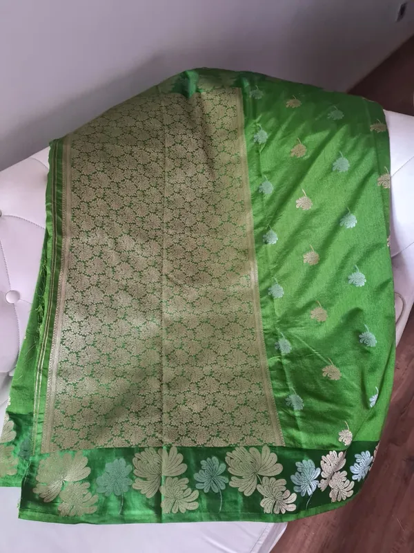 Green_Silk_Zari_Woven_Banarasi_Saree_For_Women