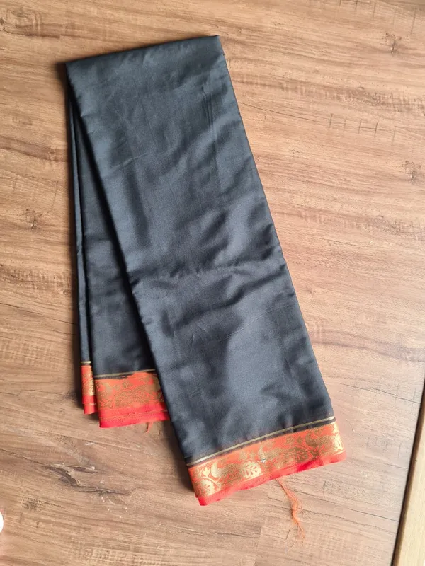 Black_Silk_Red_Zari_Border_Ethnic_Saree_For_Women