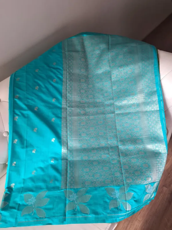 Turquoise_Silk_Zari_Woven_Floral_Border_Saree_For_Women