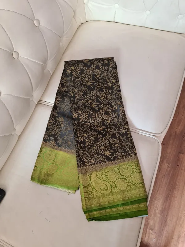 Brown_Silk_Green_Zari_Border_Floral_Print_Saree_For_Women