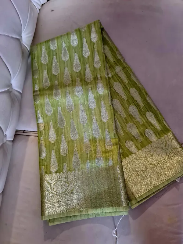 Green_Silk_Zari_Woven_Banarasi_Saree_For_Women