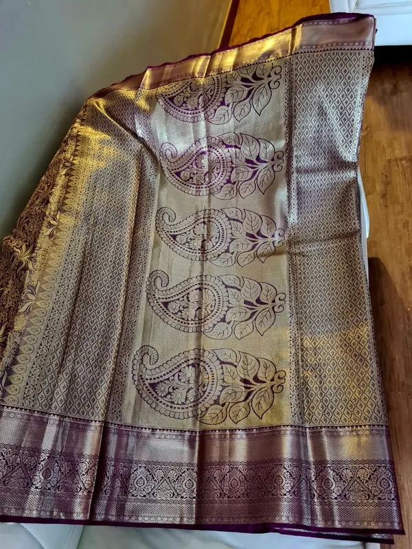 Purple_Silk_Zari_Woven_Paisley_Banarasi_Saree_With_Blouse_For_Women
