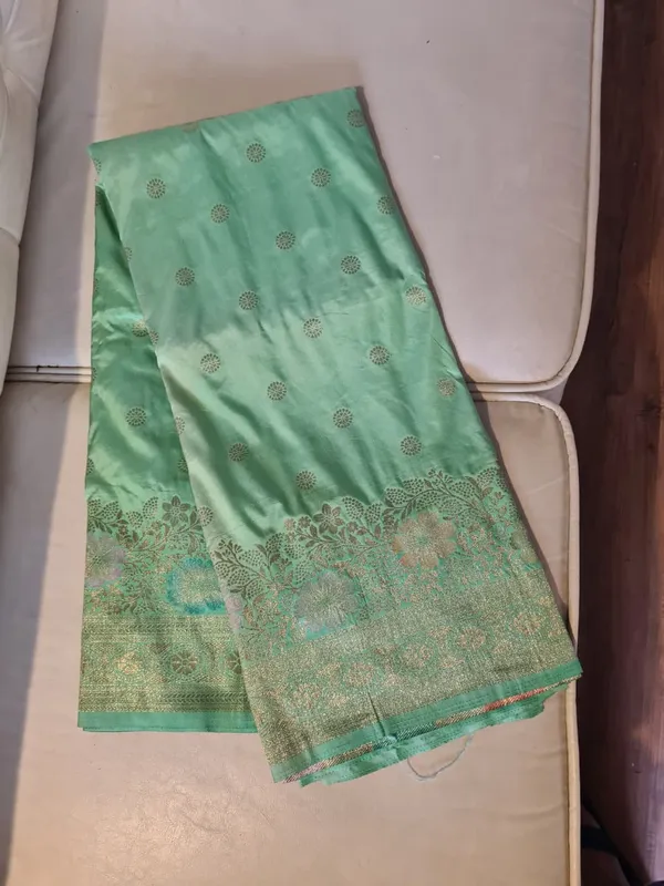 Green_Silk_Zari_Woven_Ethnic_Saree_For_Women