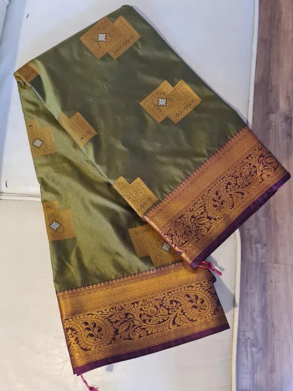 Green_Silk_Zari_Woven_Kanjivaram_Saree_For_Women