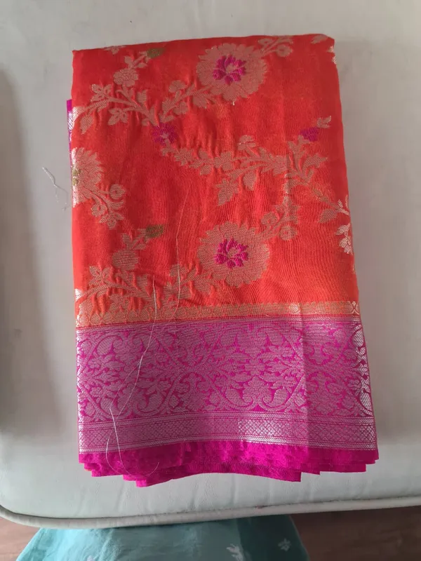 Orange_Silk_Zari_Floral_Woven_Banarasi_Saree_For_Women