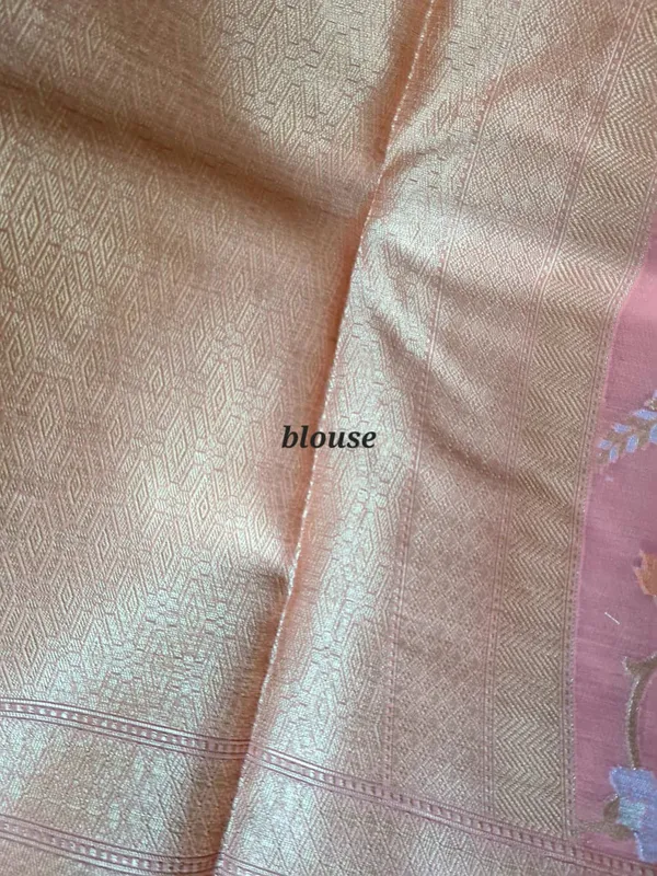 Peach_Silk_Zari_Woven_Floral_Pallu_Saree_With_Blouse