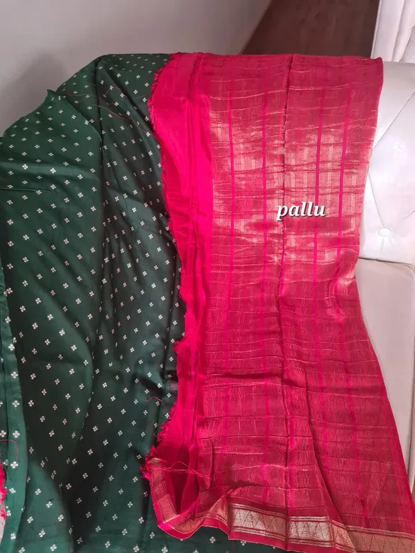 Red_Printed_Silk_Saree_With_Green_Zari_Butti_Blouse_&_Zari_Pallu_For_Women